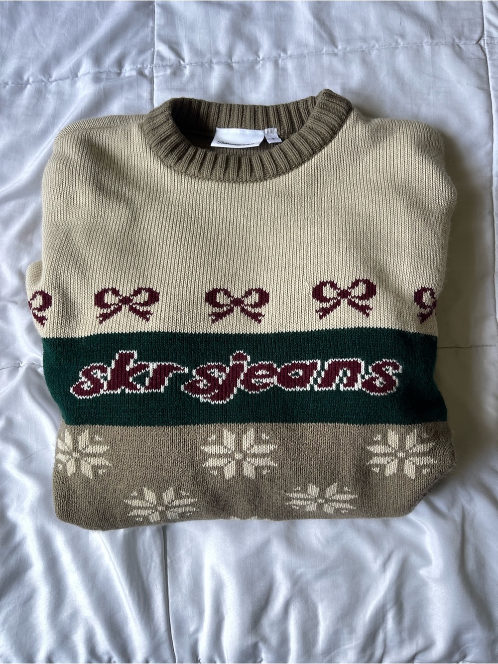 Sisters & Seekers Christmas sweater size S